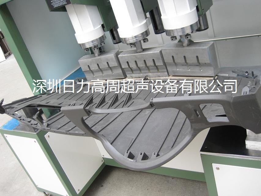 汽車(chē)門(mén)板多點(diǎn)焊接機